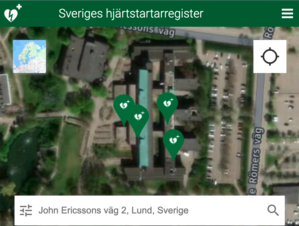 Satelitbild öer E-huset med med markeringar för registrerade hjärtstartare.